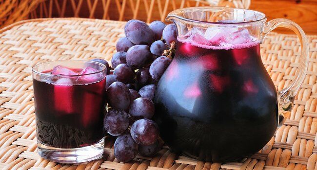 Ir para  <p><big>Uva</big></p>

<p><big>&Aacute;gua</big></p>

<p><big>Lave bem as uvas e coloque em uma panela, somente as frutas sem o talo, com um tantinho de &aacute;gua, tipo 2...